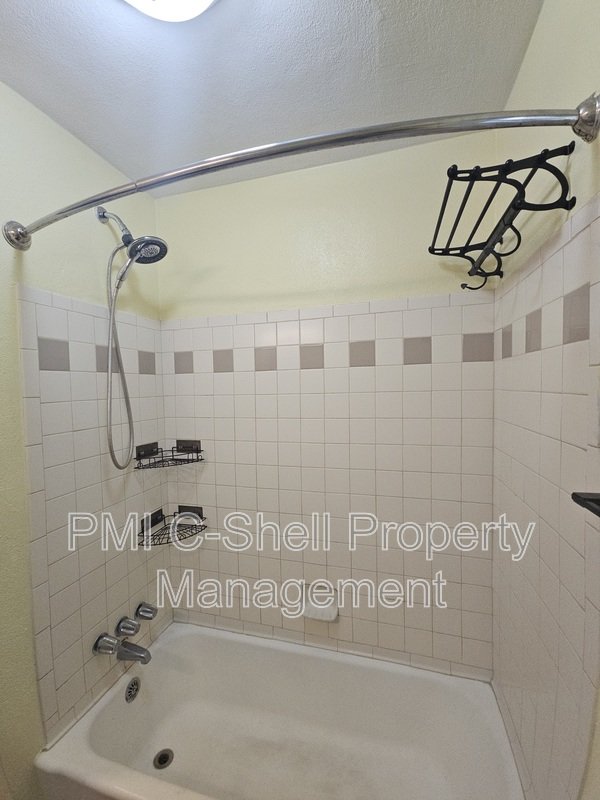 2 Bed 1 Bath Pensacola Fenced Yard and Serene Backyard property image