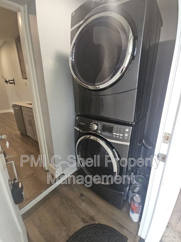 Updated! 1 Bed 1 Bath Near Downtown, Penscola, Pet Friendly, Yard property image