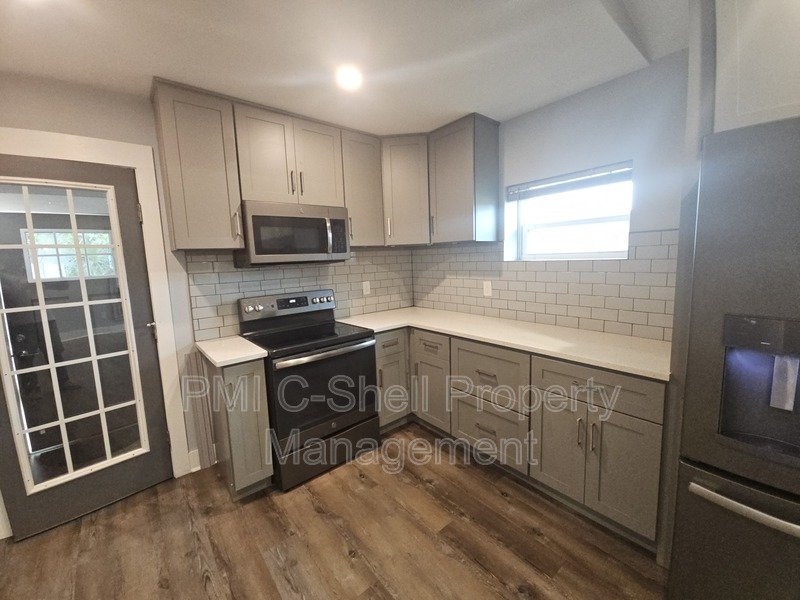 Updated! 1 Bed 1 Bath Near Downtown, Penscola, Pet Friendly, Yard property image