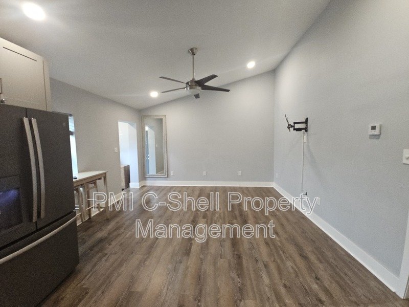 Updated! 1 Bed 1 Bath Near Downtown, Penscola, Pet Friendly, Yard property image