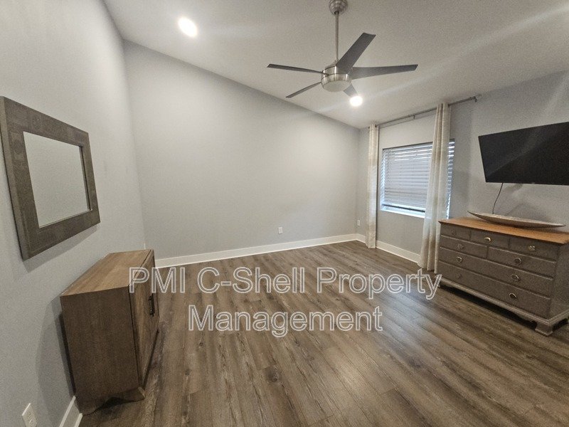 Updated! 1 Bed 1 Bath Near Downtown, Penscola, Pet Friendly, Yard property image