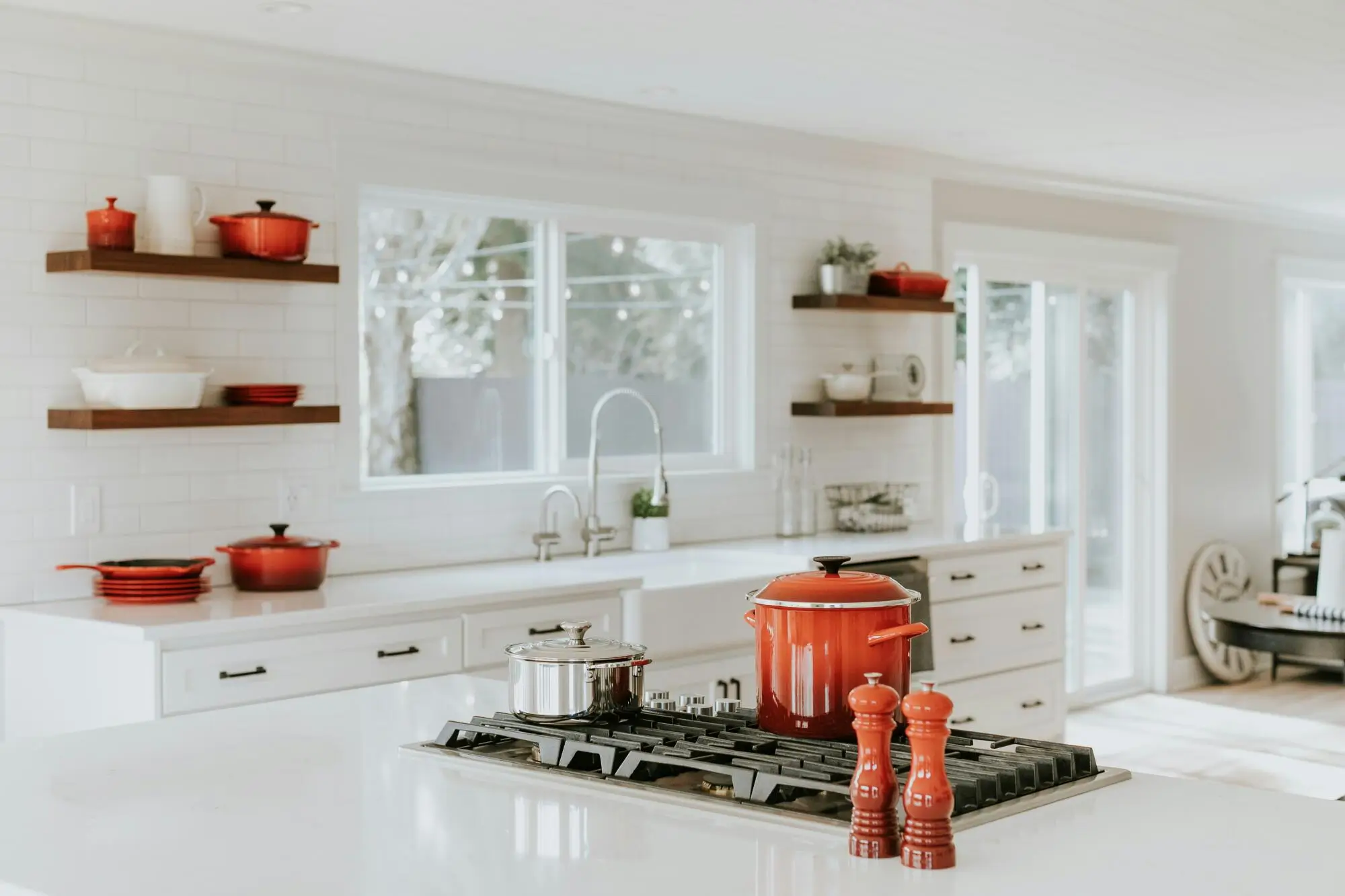 Maintaining a Clean Kitchen in Your Pensacola Vacation Rental: Tips and Tricks